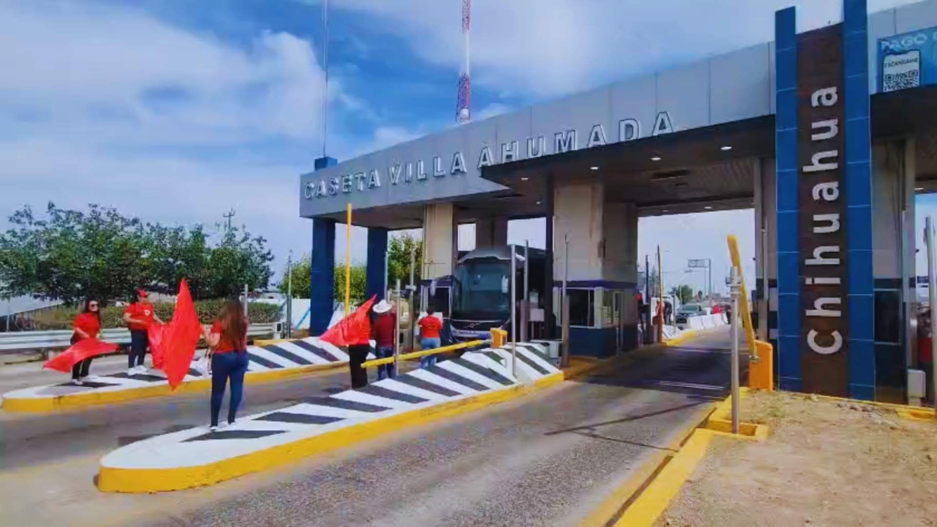 Docentes realizan protestas en casetas del estado